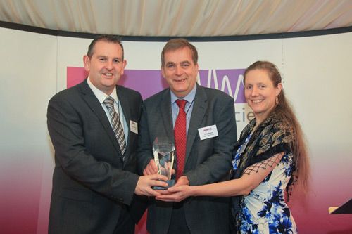 Tony Graves of Salamander Pumps (middle) receives the award