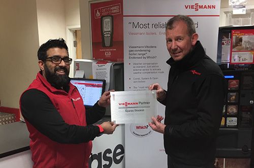 L-R Ismail Hanslod, Plumbase Nelson branch manager and Rich Cooper, national accounts director for Viessmann